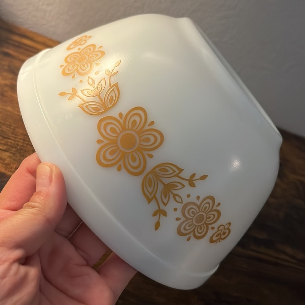 VINTAGE Pyrex 402 Butterfly Gold WHITE 1.5 quart mixing serving bowl USA CORNING - Picture 4 of 9